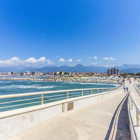 Dom wakacyjny Amazing In Camaiore